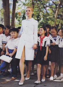 Vietnam_Weber_US_Vogue_June_1996_03.thumb.jpg.c2c54d14e3b4852150cd39aa80047522.jpg