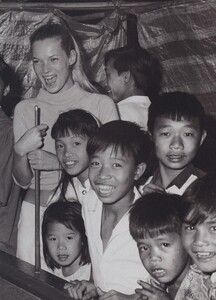 Vietnam_Weber_US_Vogue_June_1996_09.thumb.jpg.0b4c0e239b167e4620b72c1a52b140e0.jpg
