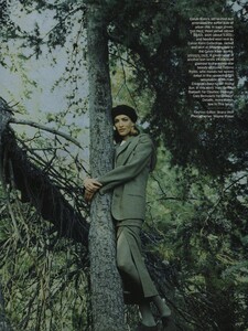 Woods_Maser_US_Vogue_November_1992_02.thumb.jpg.62761771542bd45e17a5d060c8b2c8e9.jpg