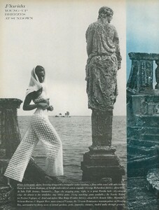 Young_Parkinson_US_Vogue_January_15th_1969_11.thumb.jpg.19797c7b41803ec73a98cb2aee69ff73.jpg