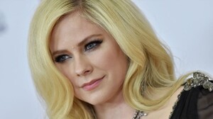 acepte-la-muerte-la-conmovedora-carta-de-avril-lavigne-a-sus-fans-sobre-su-enfermedad.jpg