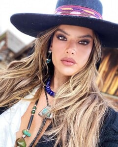 alessandraambrosio_126504777_396577071697542_2888133736762350418_n.jpg