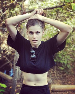 alexandra-daddario-instagram-pic-08062018.jpg