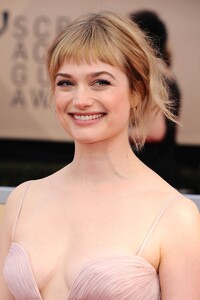 alison-sudol-2018-sag-awards-in-la-3.jpg