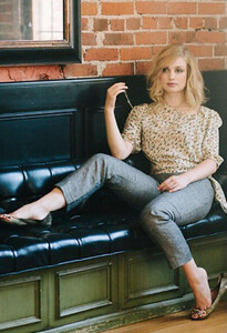 alison-sudol-feet-2-photos-002.jpg