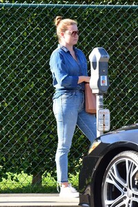 amy-adams-in-double-denim-out-in-beverly-hills-03-04-2020-5.jpg