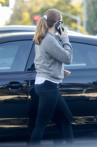 amy-adams-shopping-in-beverly-hills-1319-23.jpg