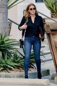 amy-adams-street-style-04-09-2019-1.jpg