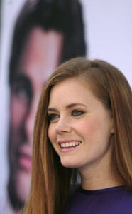 amy-adams-tasty-treat-photocall-to-promote-film-enchanted-madrid-october-24th-2007-11xhq-1.jpg