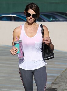 ashley-greene-booty-in-tights-at-a-gym-in-west-hollywood_1.jpg