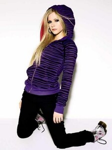 avril-L-avril-lavigne-7539089-376-500.jpg