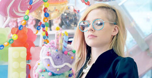 avril-lavigne-hello-kitty1.jpg