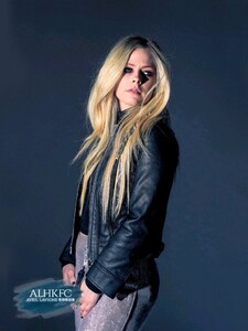 avril-lavigne-the-guardian-201901-1.jpg