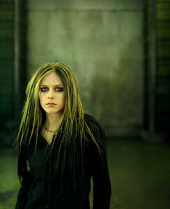 avril-lavigne-under-my-skin-promo-shoot-2004-james-minchin-40.jpg