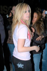 avril_lavigne_001389026_K1eWX8D.jpg