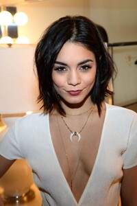 d0b68d21cc58b87cdaab7d9eb763a605--vanessa-hudgens-short-hair-vanessa-hudgens-hairstyles-short.jpg