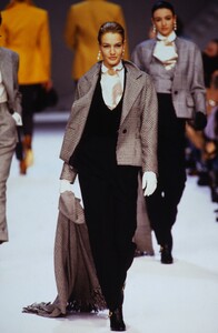 dior-fw-1990.thumb.jpg.a5f3bba2d10974010c6201793626e186.jpg