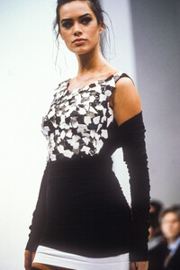 dolce-gabbana-ss-1991-1.thumb.jpg.da3589c40fe6ee94ec676a3aea815bed.jpg