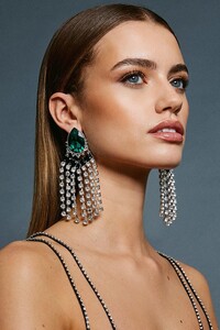 emerald-statement-earrings.thumb.jpeg.1de66e83cd4b469a9d6616ce667ed59e.jpeg