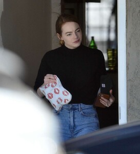 emma-stone-out-in-west-hollywood-02-18-2020-0.jpg