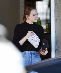 emma-stone-out-in-west-hollywood-02-18-2020-1.jpg