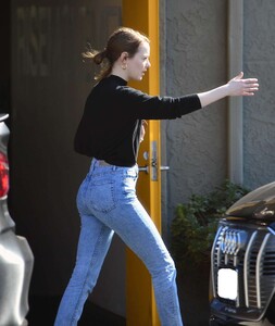 emma-stone-out-in-west-hollywood-02-18-2020-2.jpg
