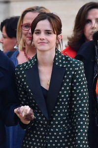 emma-watson-arrives-at-the-first-meeting-of-the-g7-gender-equality-advisory-council-in-paris-02-19-2019-12.jpg