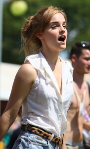 emma-watson-glastonbury-music-open-shirt-002.jpg