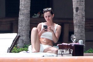 emma-watson-relaxes-in-a-white-bikini-during-her-vacation-in-cabo-san-lucas-mexico-040619_25.jpg