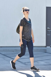 emmy-rossum-leaving-body-by-simone-in-west-hollywood-12117-7.jpg