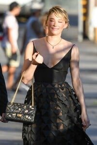 haley-bennett-arrives-at-jimmy-kimmel-live-in-los-angeles-october-25-2017.jpg