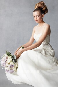 hand-embroidered-organza-wedding-dress-1.thumb.jpg.430cb3504f1a624510783ba5412aec83.jpg