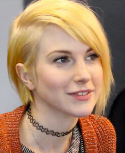 hayley-williams-hair-blonde-bob-1.jpg