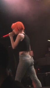 hayley-williams-in-tight-pants_001.jpeg