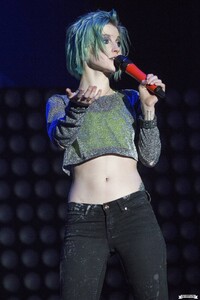 hayley-williams-ongoing-sexy-2014-concert-pics-thread-22.jpg