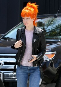 hayley-williams-out-and-about-in-los-angeles-05-23-2015_2.jpg