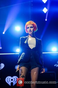 hayley-williams-q102s-jingle-ball-2013_3982225.jpg