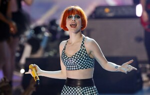 hayley-williams-svencia-25-aji-gimtadieni-52bd1369173ea.jpg