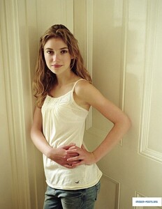 imogen-poots-stunning.jpg