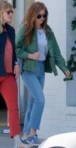 isla-fisher-gets-some-retail-therapy-during-an-outing-with-a-friend-on-melrose-place-in-la-11.jpg