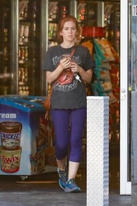 isla-fisher-is-out-and-about-in-los-angeles-5.jpg