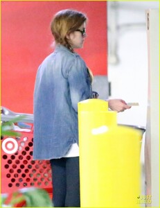 isla-fisher-pigtails-for-target-shopping-trip-16.jpg