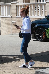 isla-fisher-shopping-in-beverly-hills-41918.jpg