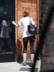 isla-fisher-steps-out-for-wednesday-gym-session-in-studio-city-2.jpg