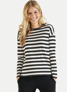 juvia-longsleeve-113-front-5de67a04274c1-sm.jpg