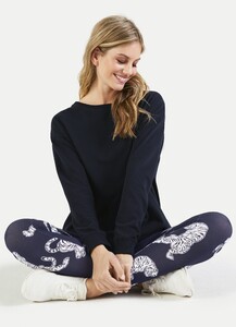 juvia-sweatshirt-880-detail-1-5ccad718bcb05-sm.jpg