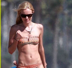 kate-bosworth-beach-bikini-08.jpg