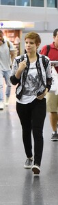 kate-mara-arrive-at-jfk-airport-in-new-york-city-7312015-8.jpg