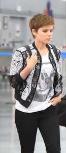 kate-mara-arrive-at-jfk-airport-in-new-york-city-7312015.jpg