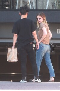 kate-mara-jeansshop4.jpg